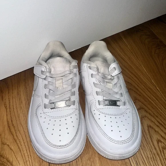 Kids White Air Force 1 Sneakers - Picture 2 of 2